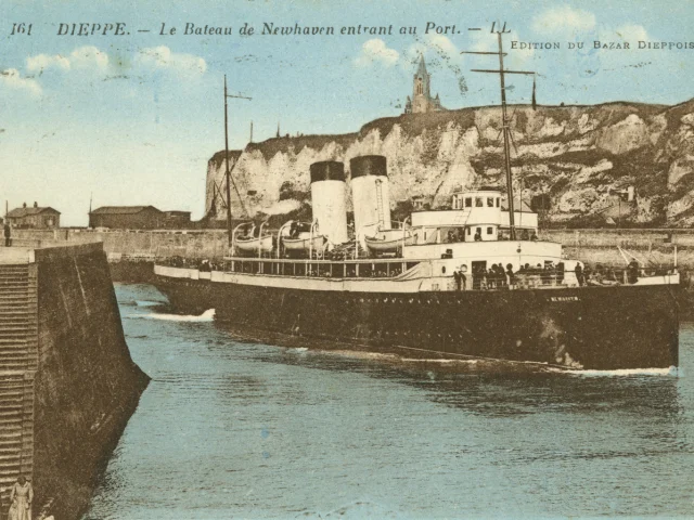Dieppe Paquebot Newhaven Le Bateau De Newhaven Entrant Au Port Postcard State Of The Ship In 1932
