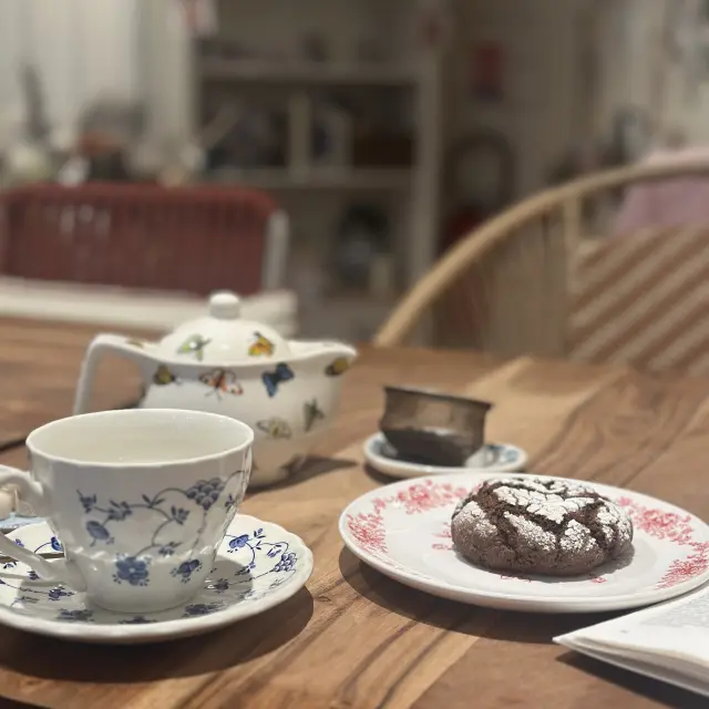 La Tasse Et Le Biscuit